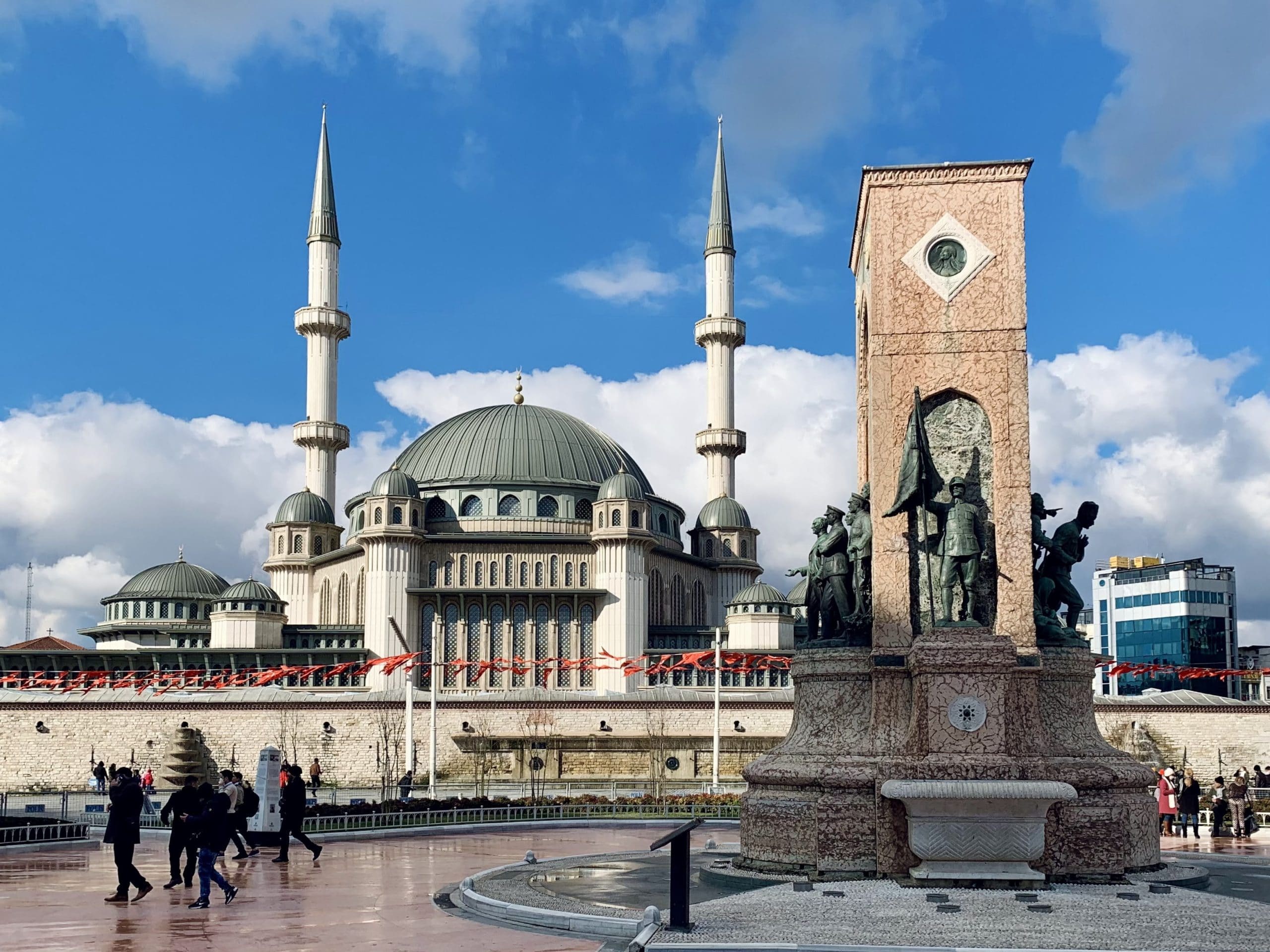 Istanbulda-gezilmesi-ve-gorulmesi-gereken-yerler-taksim