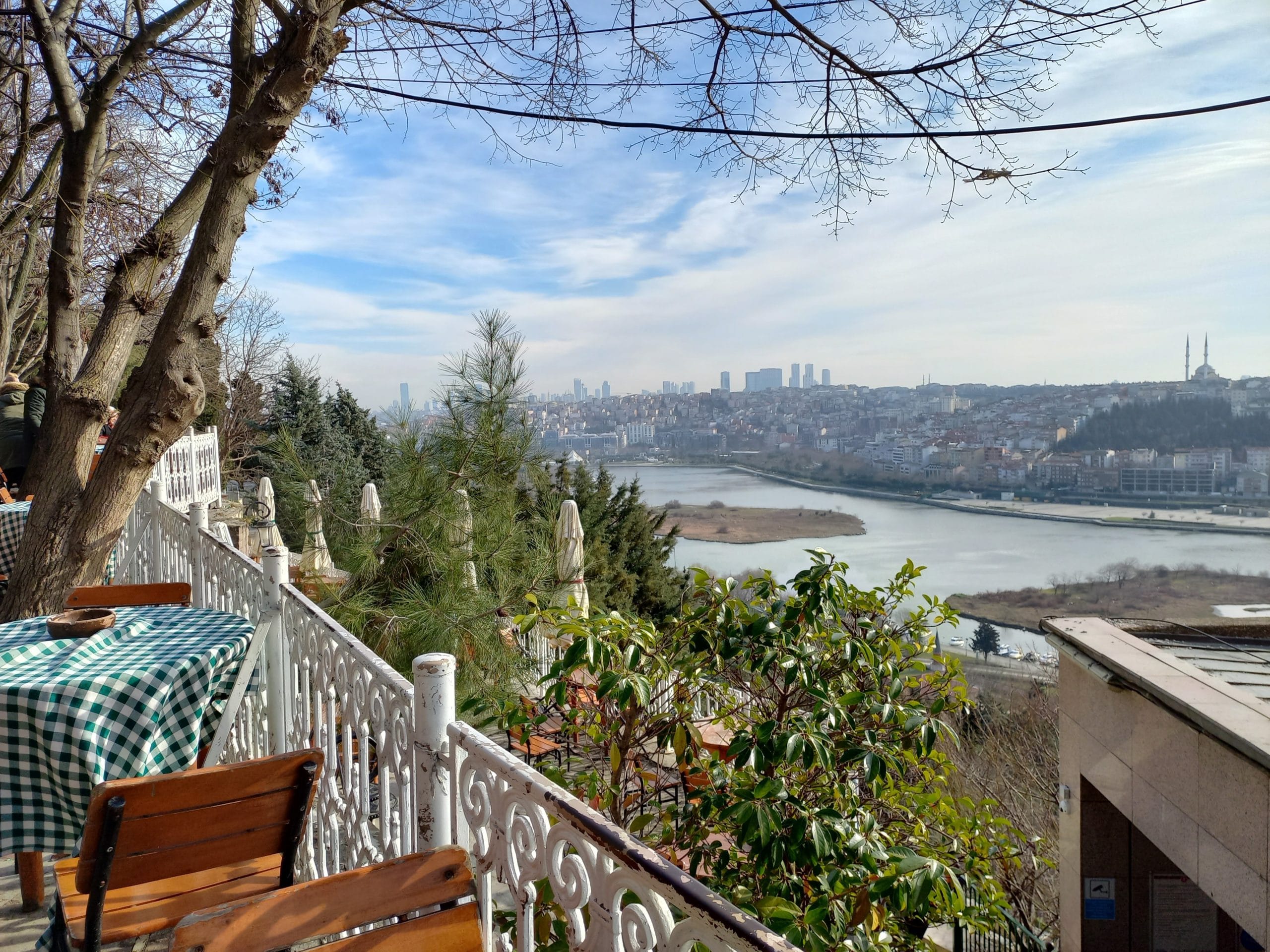 Istanbulda-sevgiliyle-bas-basa-vakit-gecirilecek-yerler-adad