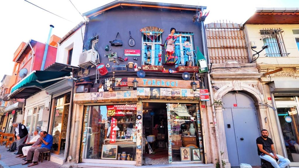 Balatta Bir Antikacı Dükkanı