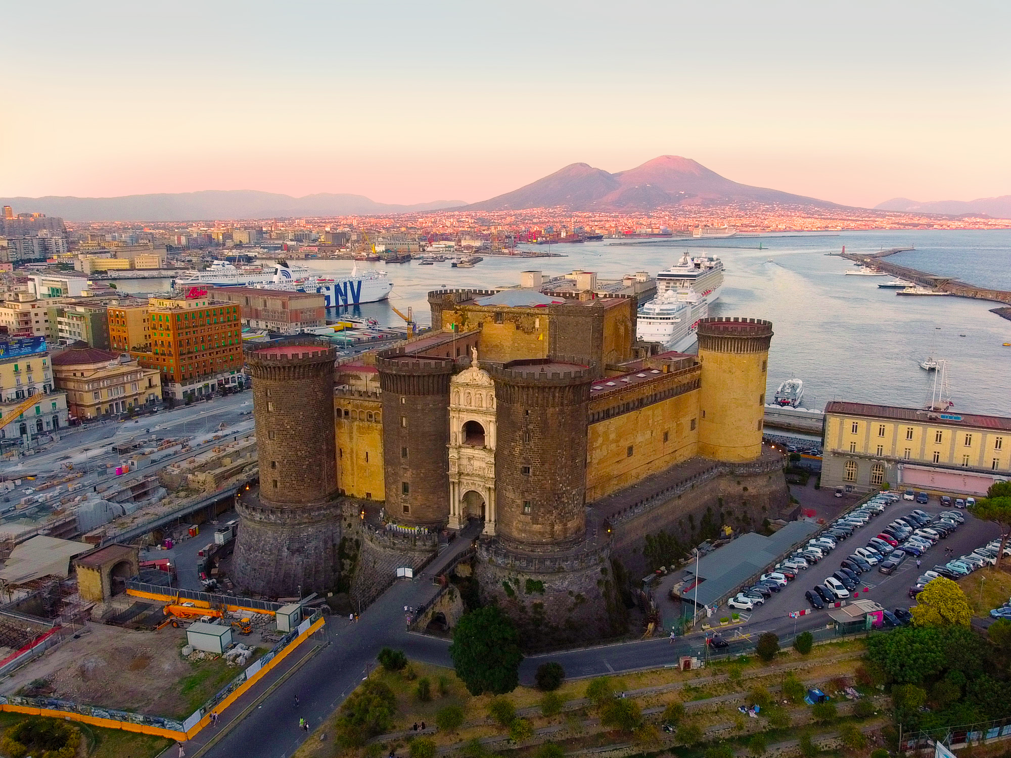 Napoli Gezi Rehberi - Castel Nouvo